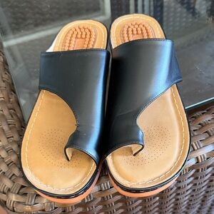 Aomigoct black toe style orthopedic sandals. Massage insole. Size 42 EU.